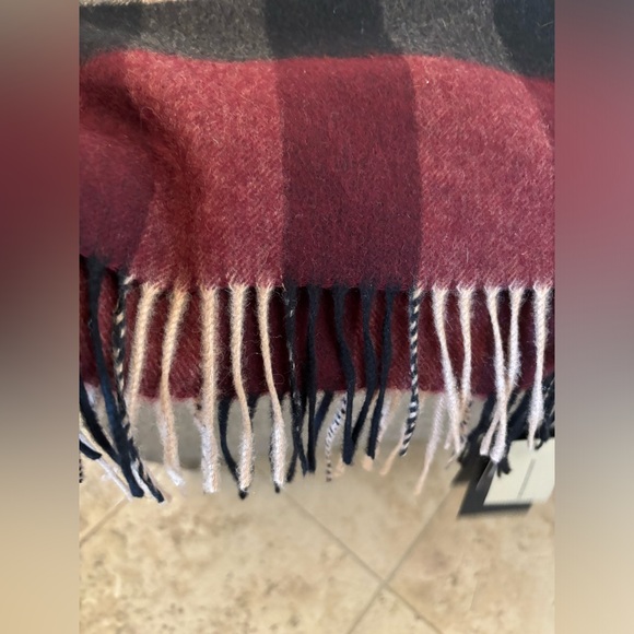 BURBERRY Claret Check 100% Cashmere Scarf, 200x36 cm, Authentic (final sale) - Picture 13 of 14